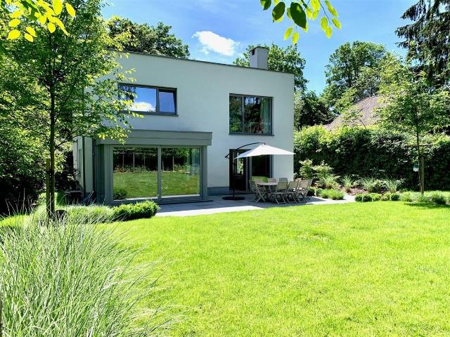 STOCKEL 5 BED 3 BATH. PRIVATE GARDEN
