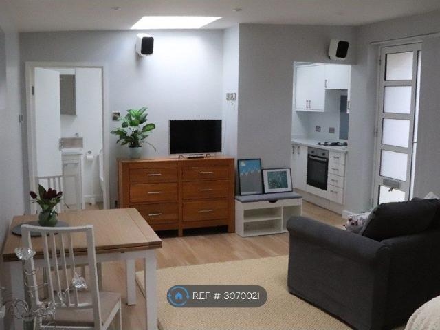 Stockers Avenue, Winchester SO22, Studio to rent, £975 pcm | PrimeLocation