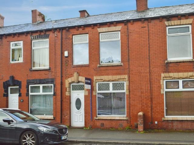 Stockfield Road, Chadderton, Oldham 2 bed terraced house to rent £995 pcm £230 pw