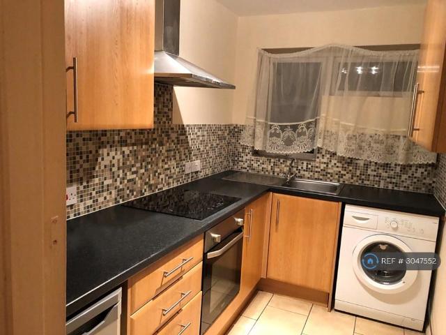 Stockingstone Road, Luton, LU2 2 bed flat to rent £1,150 pcm £265 pw