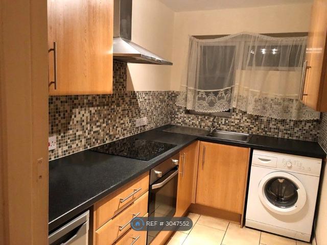 Stockingstone Road, Luton LU2, 2 bed flat to rent, £1,200 pcm | PrimeLocation
