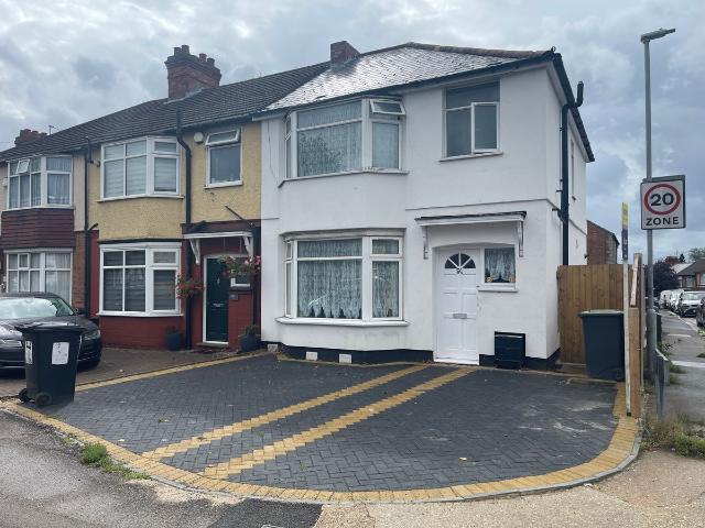 Stockingstone Road, Luton LU2, 3 bed semi detached house to rent, £1,550 pcm | PrimeLocation