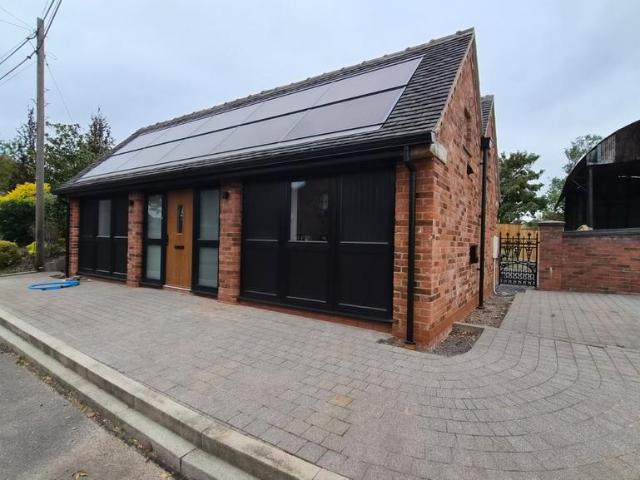 Stockings Lane, Rugeley. 2 bed bungalow to rent £1,500 pcm £346 pw