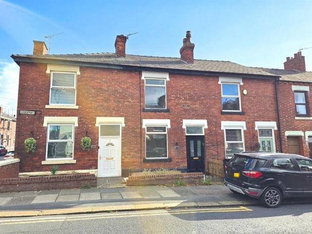 Stockport Road, Hyde 2 bed terraced house to rent £1,100 pcm £254 pw