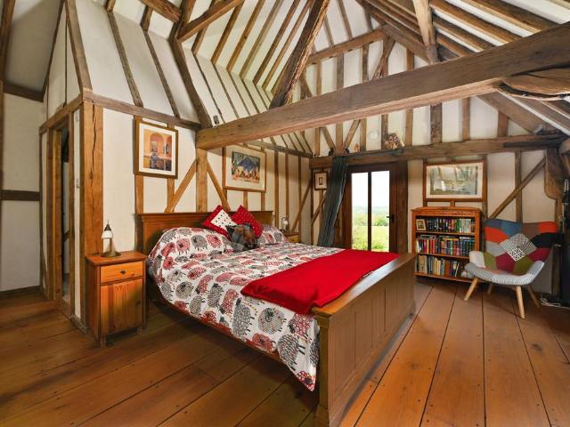 Stocks Granary, The Thorne. 5 bed barn conversion to rent £3,750 pcm £865 pw