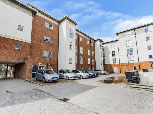 Stockwell Gate, Mansfield NG18, 2 bed flat to rent, £800 pcm | PrimeLocation