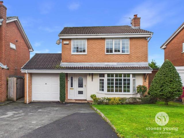 Stockwood Close, Blackburn, BB2 3 bed detached house to rent £1,550 pcm £358 pw