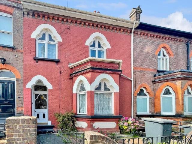 Stockwood Cresent, Luton LU1, 4 bed terraced house to rent, £2,000 pcm | PrimeLocation