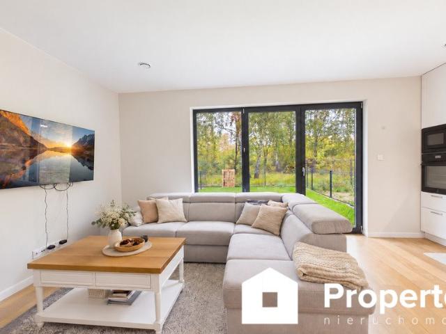 Do sprzedania przestronny segment 116 m² z ogródkiem i garażem