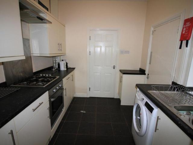 Stoke, Coventry CV3 4 bed terraced house to rent £1,400 pcm £323 pw