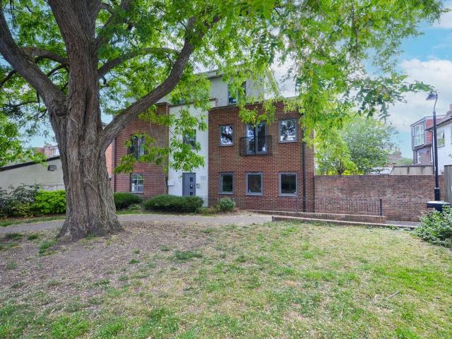 Stoke Fields, Guildford GU1, 2 bed flat to rent, £1,750 pcm | PrimeLocation