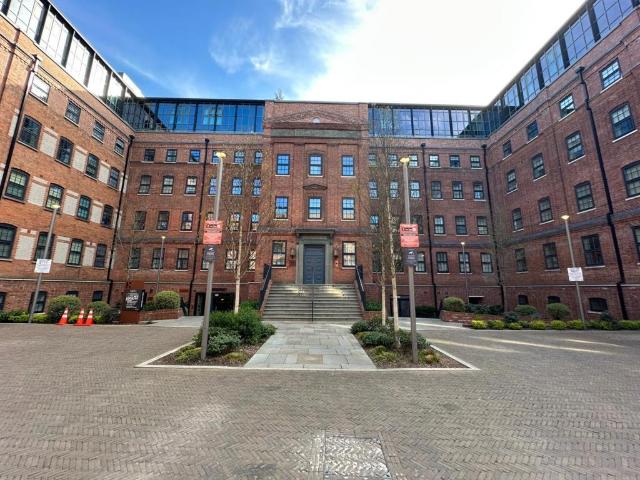 Stoke Gardens, Slough, SL1 1 bed apartment to rent £1,450 pcm £335 pw