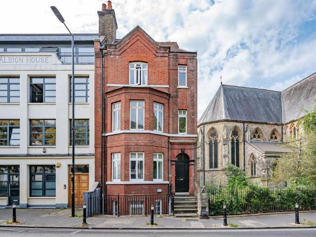 Stoke Newington Church Street, N16. 2 bed flat to rent £4,500 pcm £1,038 pw