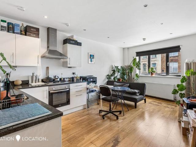 Stoke Newington High Street, London, N16 1 bed flat to rent £1,800 pcm £415 pw