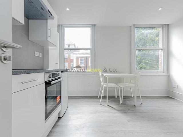 Stoke Newington High Street, London N16 Studio to rent £1,352 pcm £312 pw
