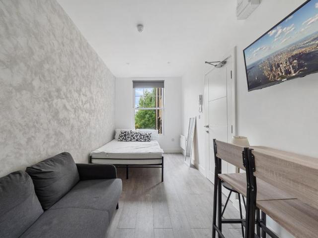 Stoke Newington, London N16 1 bed in a flat share to rent £6,283 pcm £1,450 pw