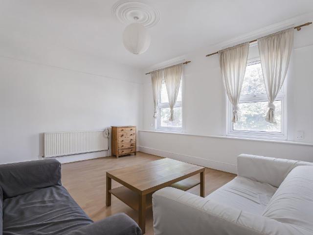 Stoke Newington Road, Stoke Newington N16, 2 bed flat to rent, £2,700 pcm | PrimeLocation