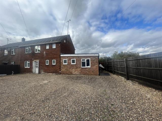 Stoke Road, AYLESBURY Studio to rent £1,000 pcm £231 pw