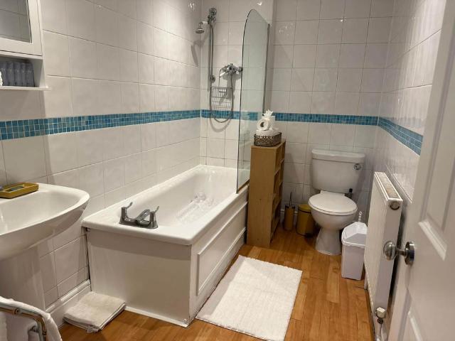 Stoke Road, Guildford GU1 1 bed in a house share to rent £850 pcm £196 pw