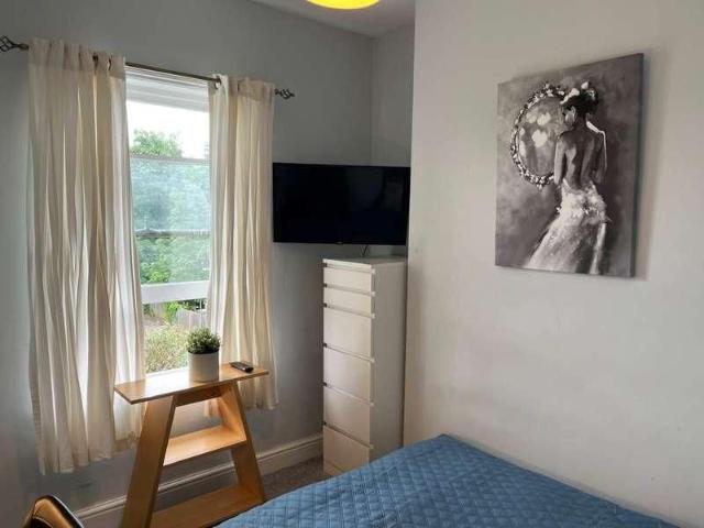 , Stoke Road, Guildford, GU1