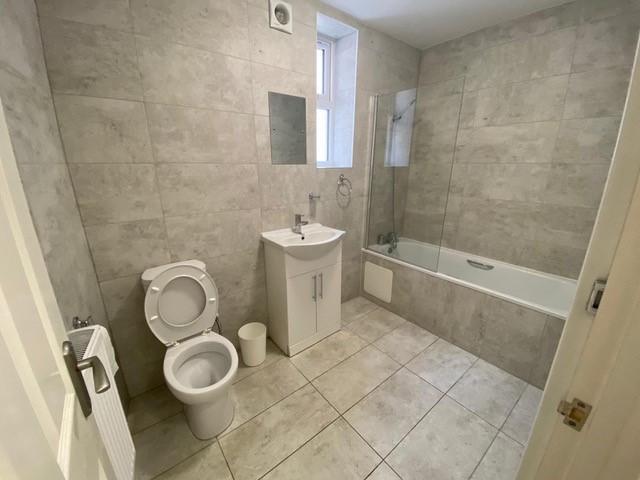 Stoke Road, Stoke On Trent ST4 2 bed flat to rent £1,045 pcm £241 pw