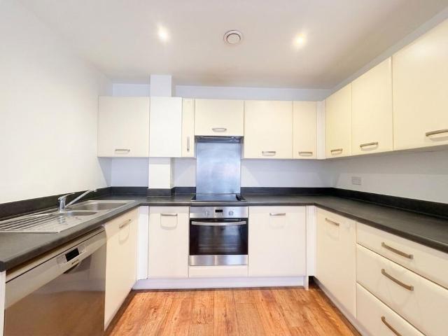 Stoke Road, Slough, SL2 1 bed flat to rent £1,200 pcm £277 pw