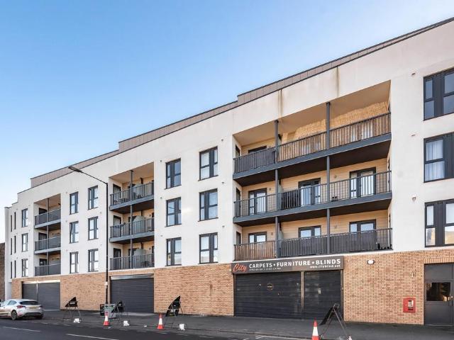 Stoke Road, Slough, SL2 2 bed apartment to rent £1,500 pcm £346 pw