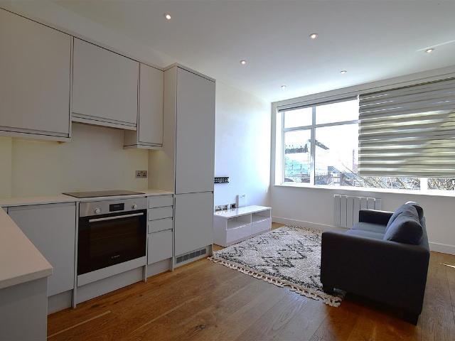 Stoke Road, Slough SL2, 2 bed property to rent, £1,400 pcm | PrimeLocation