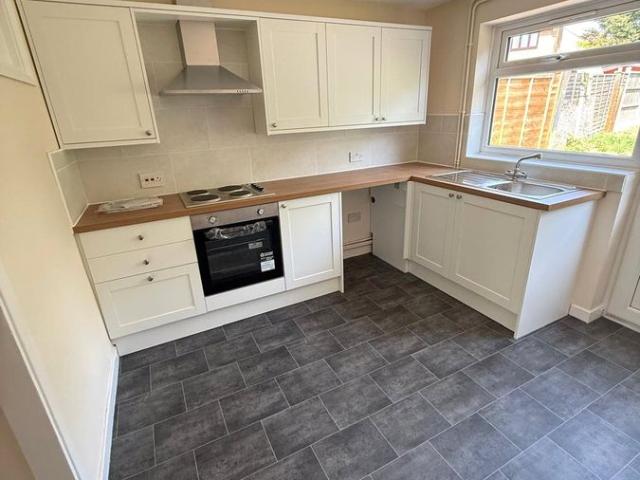Stokes Cottages, Tomswood Hill, Ilford IG6, 2 bed cottage to rent, £1,675 pcm | PrimeLocation