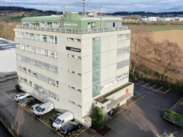 Stolze Gewerbeliegenschaft in Dällikon
