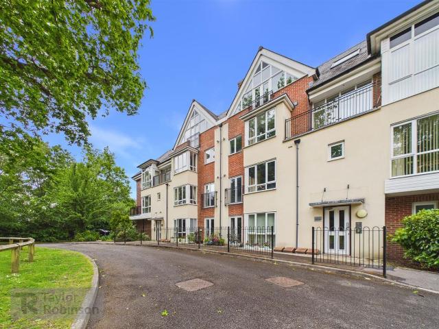 Stone Court, Worth, Crawley, West Sussex. RH10, 2 bed flat to rent, £1,650 pcm | PrimeLocation
