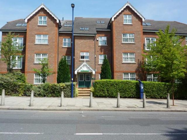 Stone Grove High Street, Edgware HA8, 2 bed flat to rent, £2,250 pcm | PrimeLocation