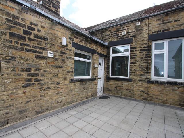 Stone Hall Road, Bradford BD2, 3 bed flat to rent, £695 pcm | PrimeLocation