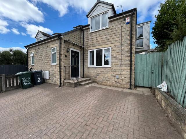 Stone Leigh Road, Bradford, West. 3 bed semi detached house to rent £1,000 pcm £231 pw