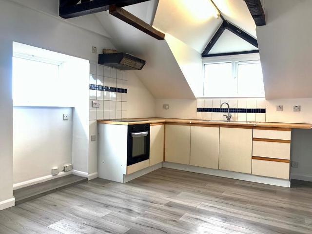 Stone Road, Stafford, ST16 Studio to rent £595 pcm £137 pw