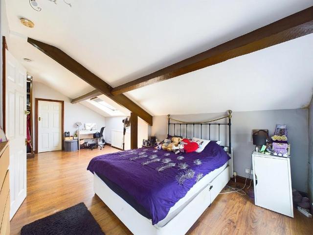 Stone Street, Allerton, Bradford. 2 bed flat to rent £800 pcm £185 pw