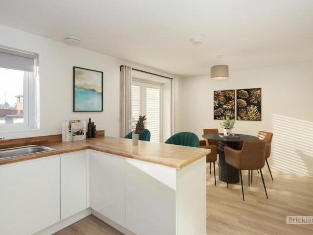 Stonemason, Peterborough, PE4 4 bed property to rent £1,675 pcm £387 pw