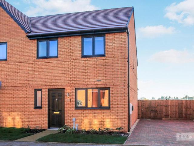 Stonemason Way, Peterborough 3 bed semi detached house to rent £1,400 pcm £323 pw