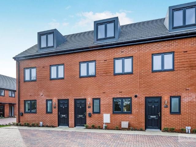 Stonemason Way, Peterborough 3 bed semi detached house to rent £1,450 pcm £335 pw