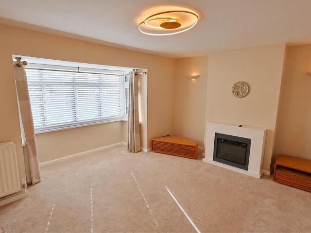 Stonebury Avenue, Coventry First Floor Maisonette with Large Garden