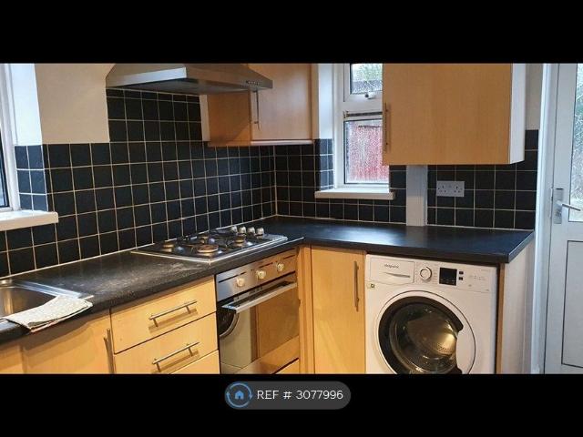 Stonecross Road, Hatfield AL10, 4 bed semi detached house to rent, £2,400 pcm | PrimeLocation
