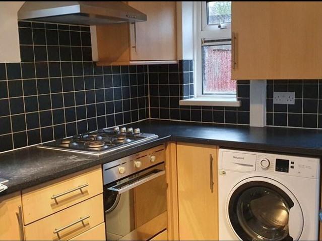Stonecross Road, Hatfield, AL10 4 bed semi detached house to rent £2,400 pcm £554 pw