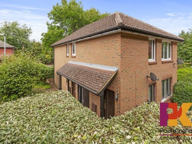 Stonefield Park, Maidenhead SL6, 2 bed maisonette to rent, £1,575 pcm | PrimeLocation
