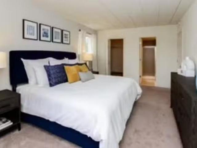 Stonegate at Devon Apartments, 377 Poplar Ave, Devon 2 Bedro.