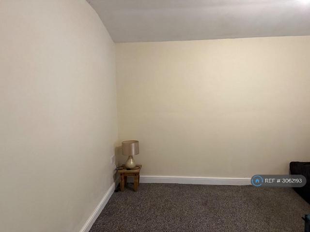 Stonehall Rd, Bradford, BD2 Studio to rent £390 pcm £90 pw