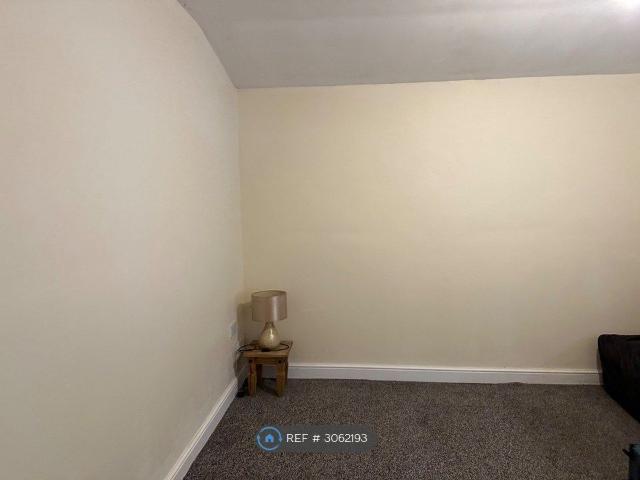 Stonehall Rd, Bradford BD2, Studio to rent, £390 pcm | PrimeLocation