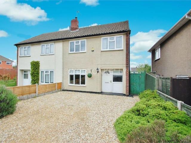 Stonehouse Crescent, Wednesbury, WS10 3 bed semi detached house to rent £1,150 pcm £265 pw