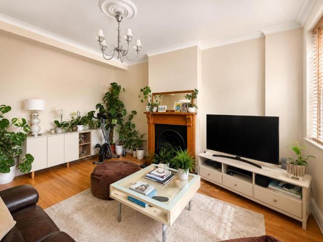 Stoneleigh Avenue, Worcester Park. 4 bed end of terrace house to rent £3,000 pcm £692 pw