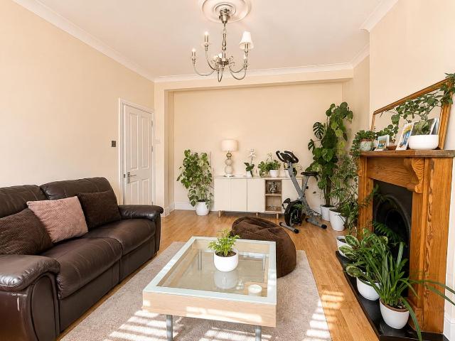 Stoneleigh Avenue, Worcester Park KT4, 4 bed end terrace house to rent, £3,000 pcm | PrimeLocation