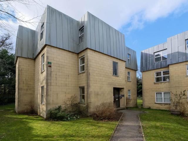 Stoneleigh Court, Lansdown, Bath 3 bed apartment to rent £1,750 pcm £404 pw